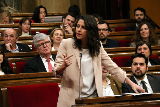 Ciutadans leader Inés Arrimadas in parliament (by Pere Francesch)